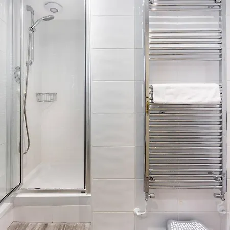 Chapel House At No 8