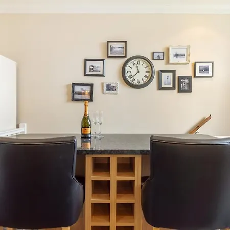 Chapel House At No 8 *