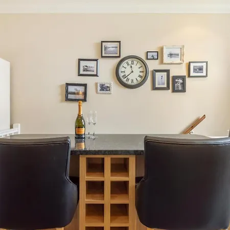 2 Bed In On Windermere Oc-lr037 * Bowness-on-Windermere