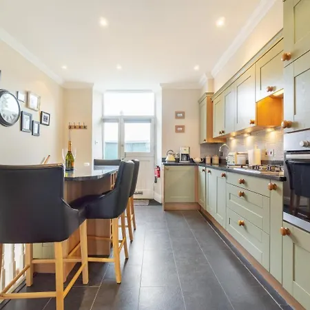 2 Bed In On Windermere Oc-lr037 * Bowness-on-Windermere