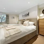 בית נופש Chapel House At No 8 *