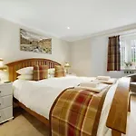 Chapel House At No 8 *